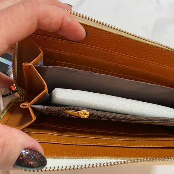 Cool Cream Faux Leather Cream wallet wristlet strap NWT Diophy - Picture 7 of 10